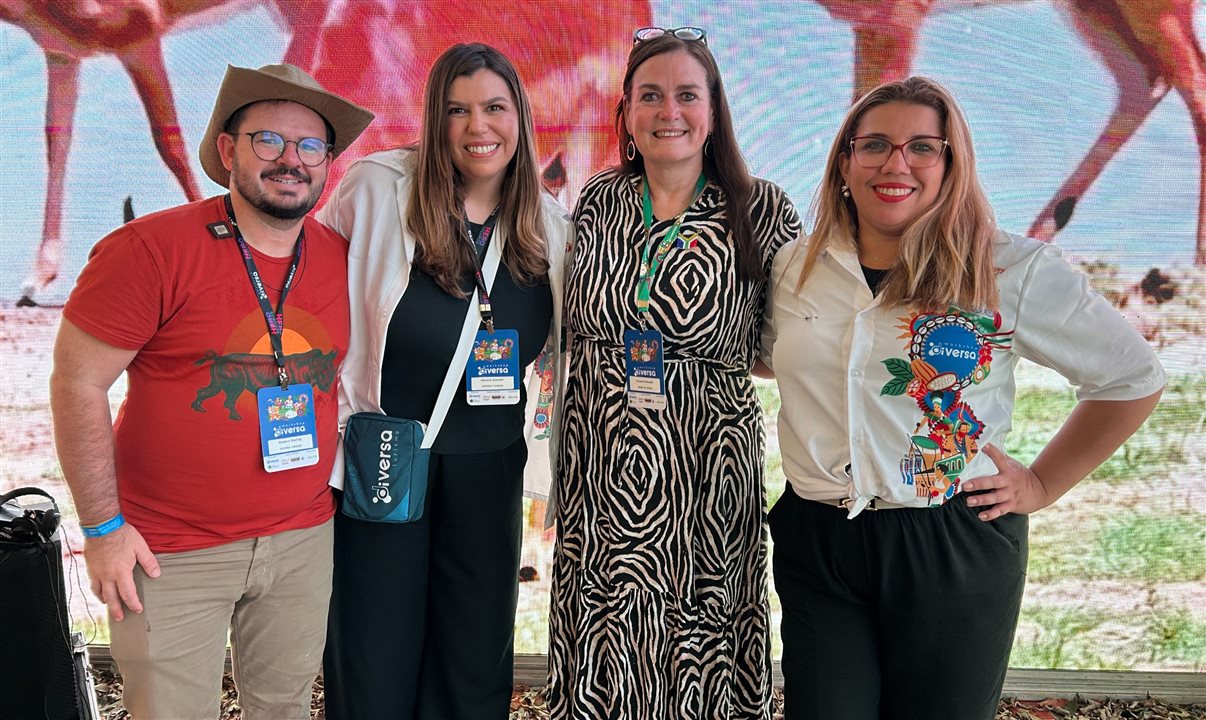 Suzanne Benadie, da Sense of Africa, entre Gustavo Starling, Mariana Azevedo e Samara Miranda, da Diversa