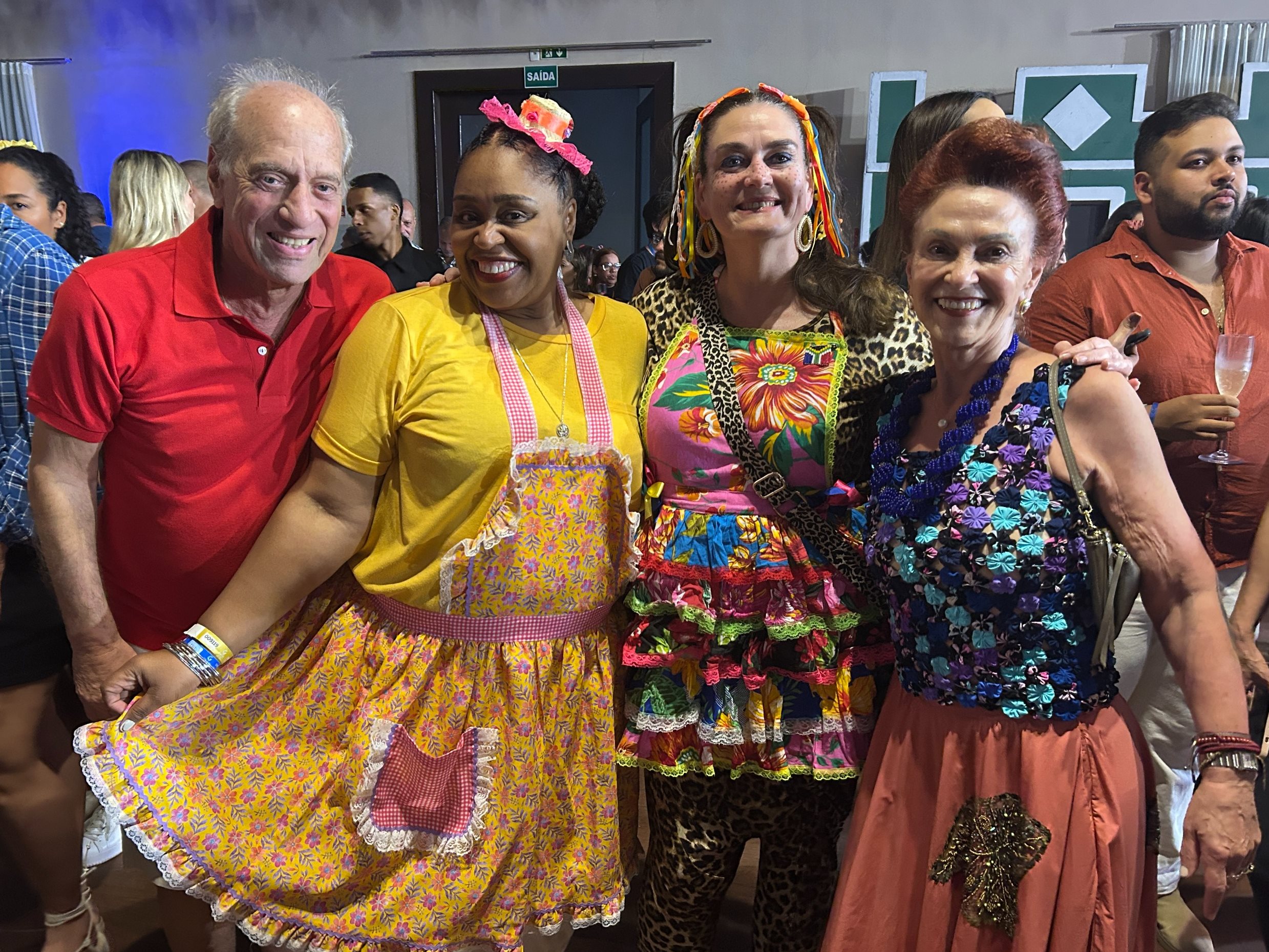 Arnaldo Franken com Georgia Mariano, Suzanne Benadie e Rosana Franken