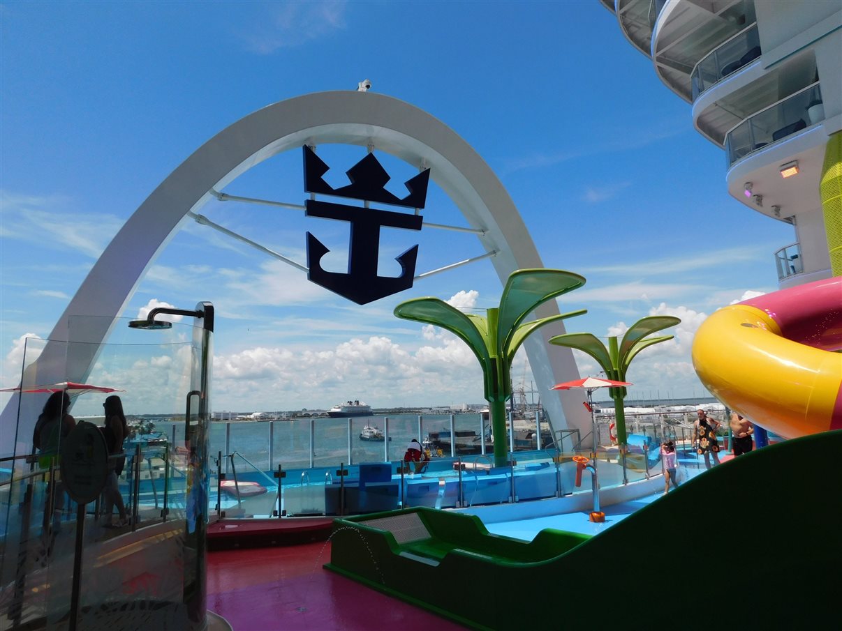 Hóspedes que não seguirem as regras poderão ter os óculos confiscados