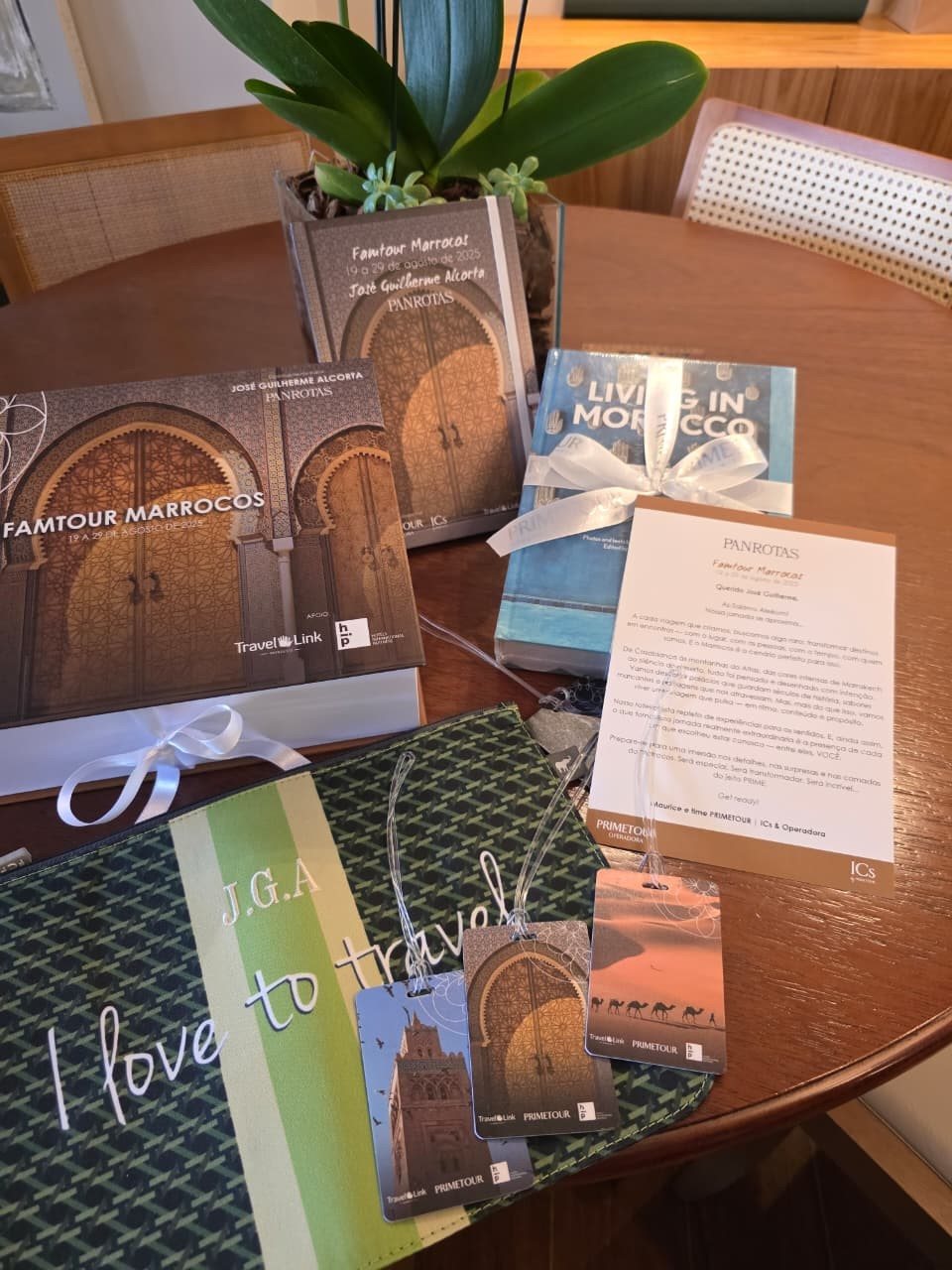 Participantes do famtour receberam um kit personalizado da Primetour. Viagem começa em 19 de agosto