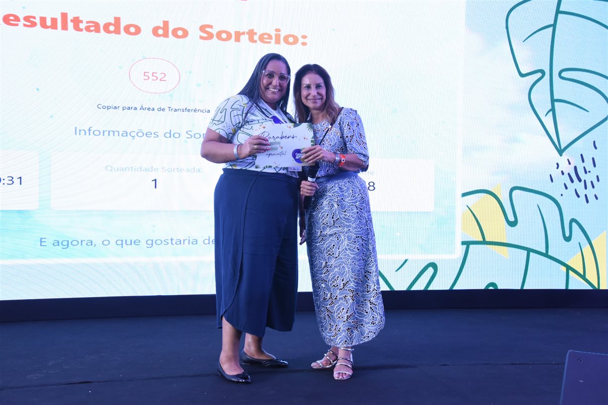 Marcia Santana, da Mar Magalhães Turismo, foi premiada com uma viagem para Turquia, patrocinada pela Dorak