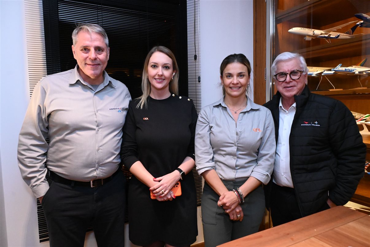 Eduardo Moraes, da Air France-KLM, Bruna Dubeski e Carina Tosello, da Gol, e Juarez Cintra, da Ancoradouro