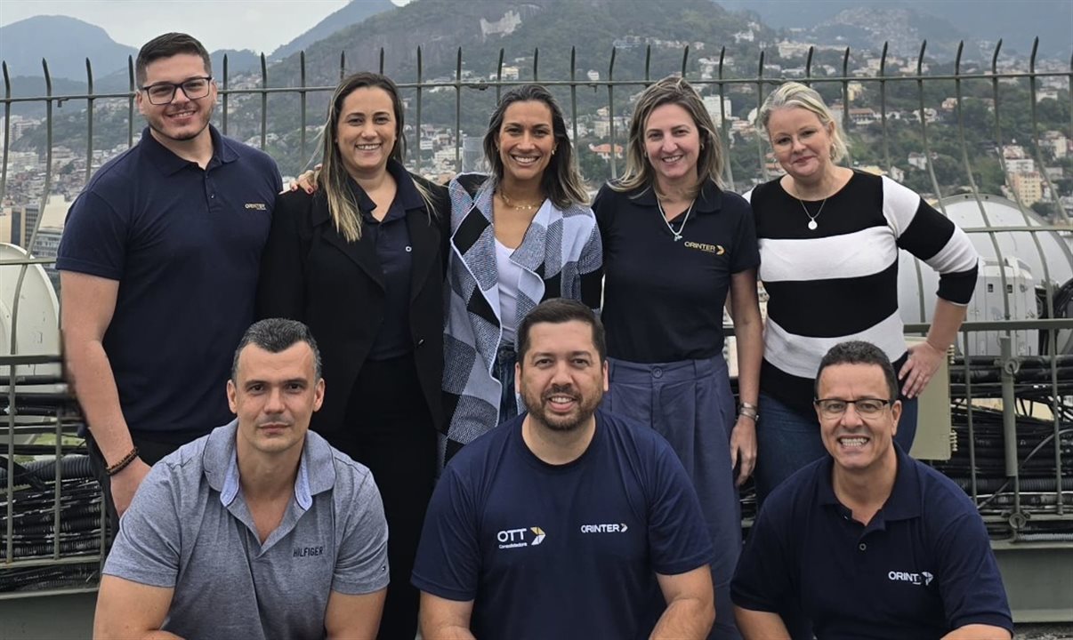 Vinicius Chagas com a base comercial da Orinter no Rio de Janeiro