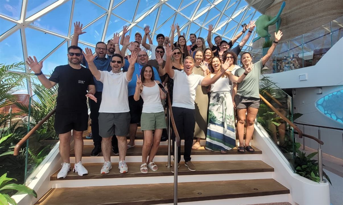 Equipe da R11 Travel junto aos agentes e operadores convidados para conhecer o novo navio