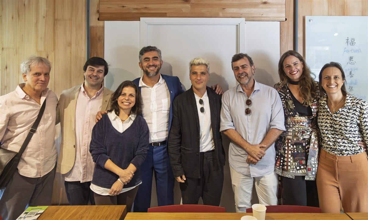 Ação ocorreu em debate com o presidente da Embratur, Marcel Freixo, e o ator Bruno Gagliasso na PUC-Rio