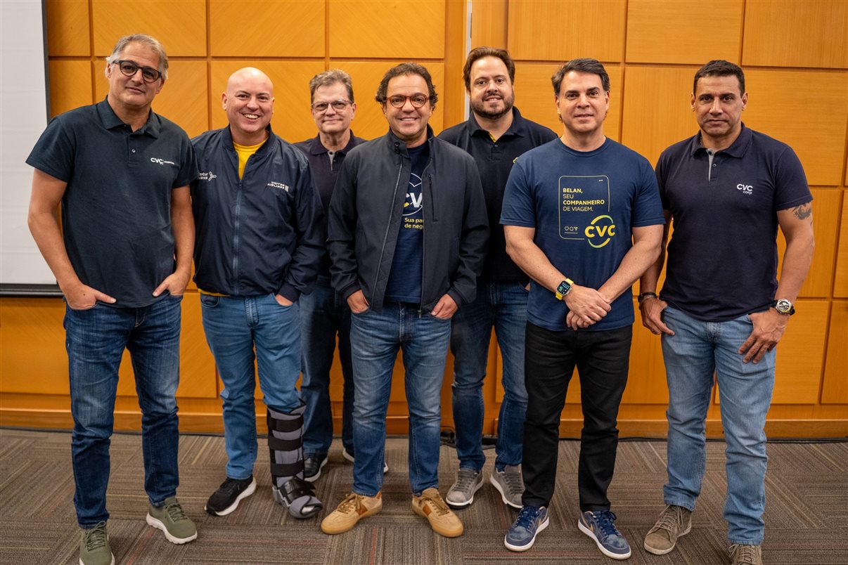 Diego Garcia (diretor da CVC Corp na Argentina), Fábio Mader (VP de Produtos e Pricing), Paulo Palaia (VP de Tecnologia), Fábio Godinho (CEO), Felipe Gomes (VP de Gente, Finanças, Jurídico e Estratégia), Emerson Belan (VP B2C) e Ricardo Pinheiro (VP de CCO e CSC)