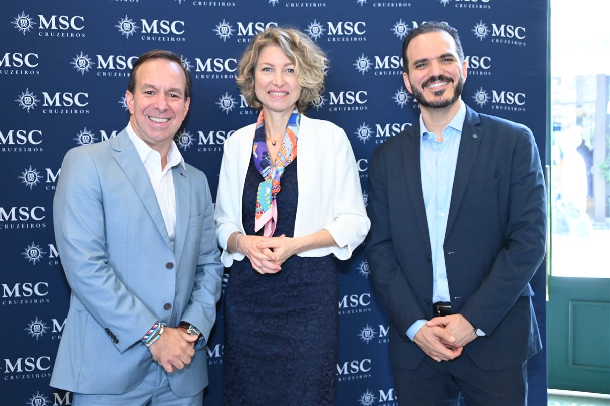 Carolina Putnoki, da Atout France, com Ignacio Palacios, Fernanda Zebral, Adrian Ursilli, Rafael Grosso e Eduardo Simões, da MSC Cruzeiros