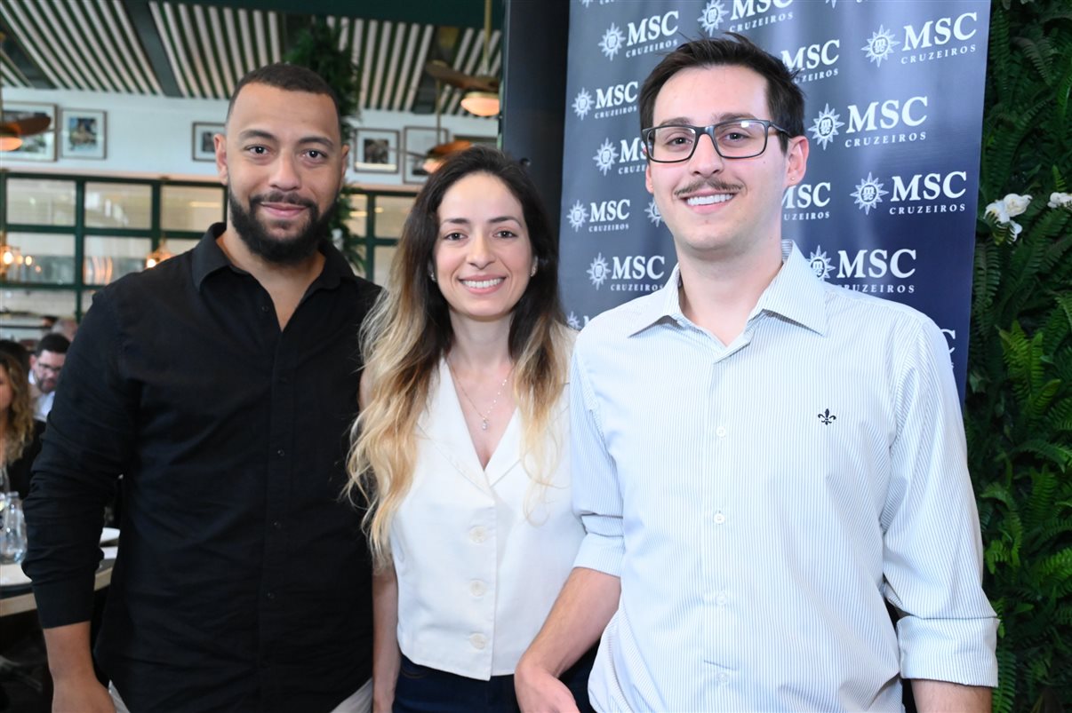 Carolina Putnoki, da Atout France, com Ignacio Palacios, Fernanda Zebral, Adrian Ursilli, Rafael Grosso e Eduardo Simões, da MSC Cruzeiros