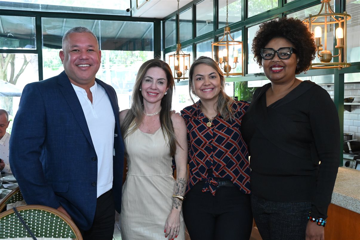 Carolina Putnoki, da Atout France, com Ignacio Palacios, Fernanda Zebral, Adrian Ursilli, Rafael Grosso e Eduardo Simões, da MSC Cruzeiros