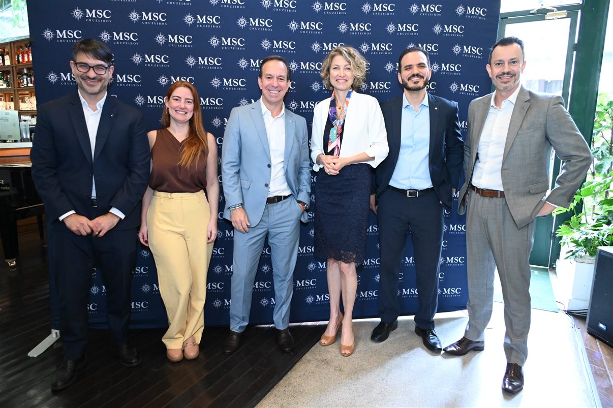 Carolina Putnoki, da Atout France, com Ignacio Palacios, Fernanda Zebral, Adrian Ursilli, Rafael Grosso e Eduardo Simões, da MSC Cruzeiros