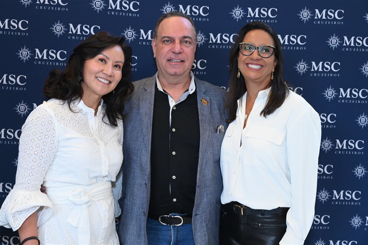 Carolina Putnoki, da Atout France, com Ignacio Palacios, Fernanda Zebral, Adrian Ursilli, Rafael Grosso e Eduardo Simões, da MSC Cruzeiros