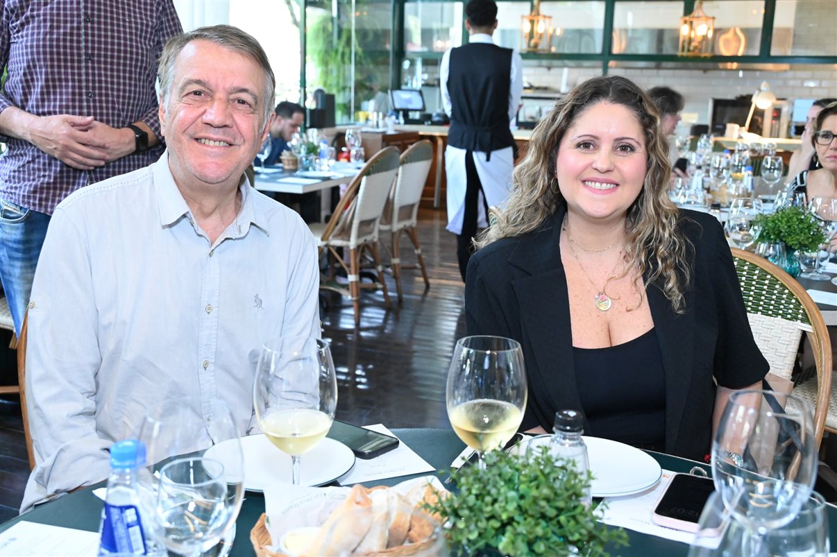 Carolina Putnoki, da Atout France, com Ignacio Palacios, Fernanda Zebral, Adrian Ursilli, Rafael Grosso e Eduardo Simões, da MSC Cruzeiros