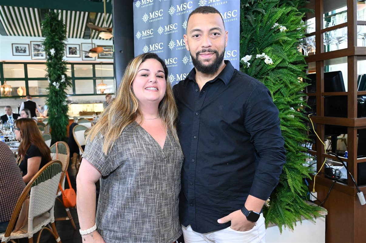 Carolina Putnoki, da Atout France, com Ignacio Palacios, Fernanda Zebral, Adrian Ursilli, Rafael Grosso e Eduardo Simões, da MSC Cruzeiros