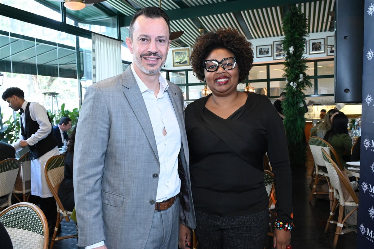 Carolina Putnoki, da Atout France, com Ignacio Palacios, Fernanda Zebral, Adrian Ursilli, Rafael Grosso e Eduardo Simões, da MSC Cruzeiros