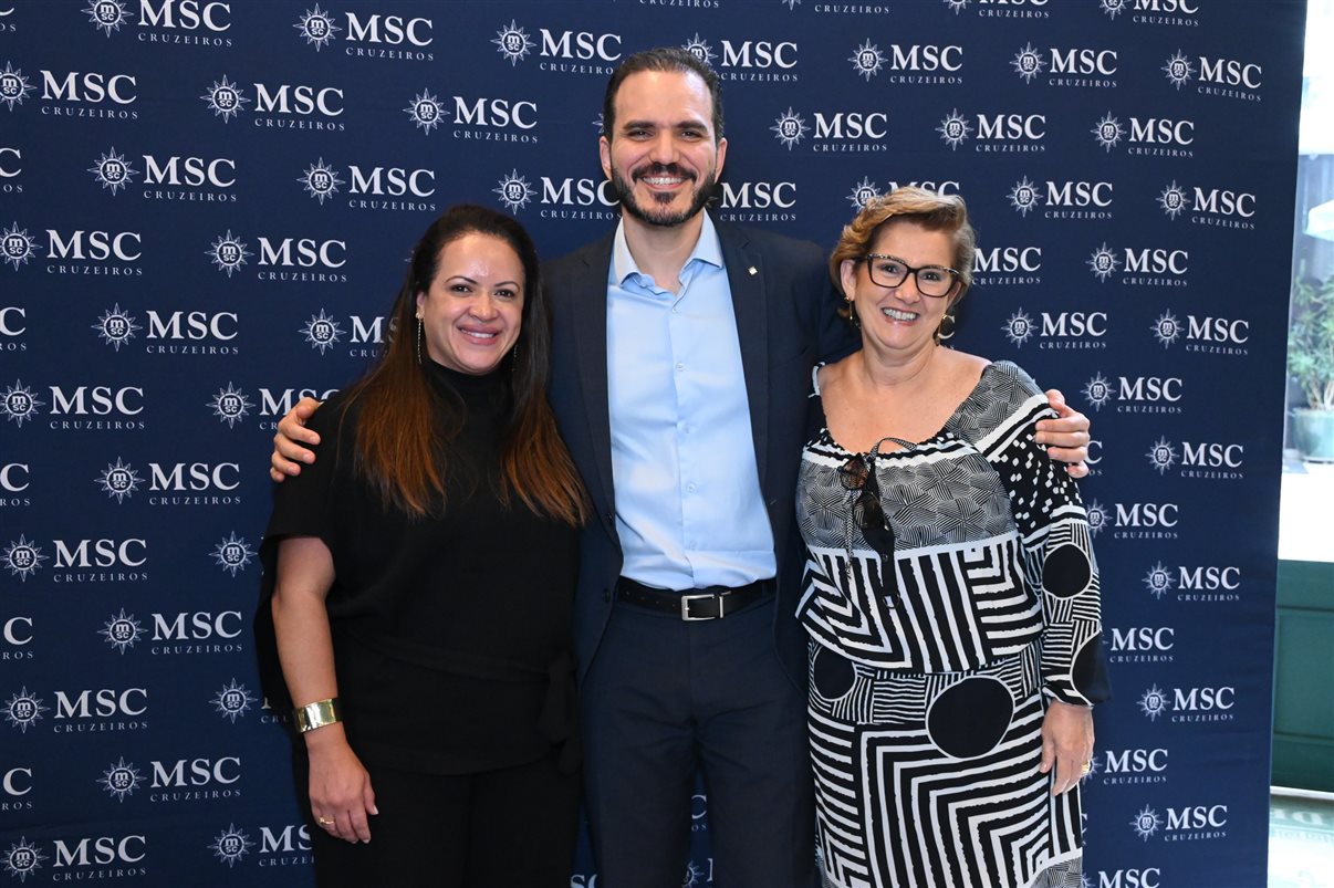Carolina Putnoki, da Atout France, com Ignacio Palacios, Fernanda Zebral, Adrian Ursilli, Rafael Grosso e Eduardo Simões, da MSC Cruzeiros