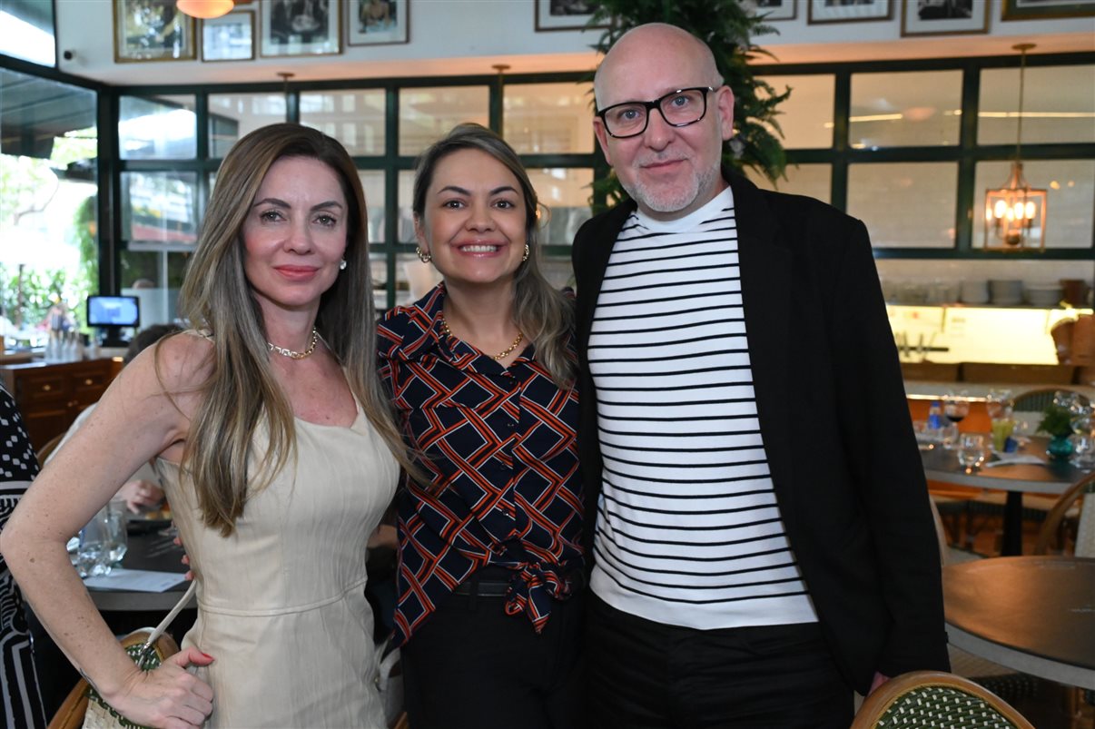 Carolina Putnoki, da Atout France, com Ignacio Palacios, Fernanda Zebral, Adrian Ursilli, Rafael Grosso e Eduardo Simões, da MSC Cruzeiros