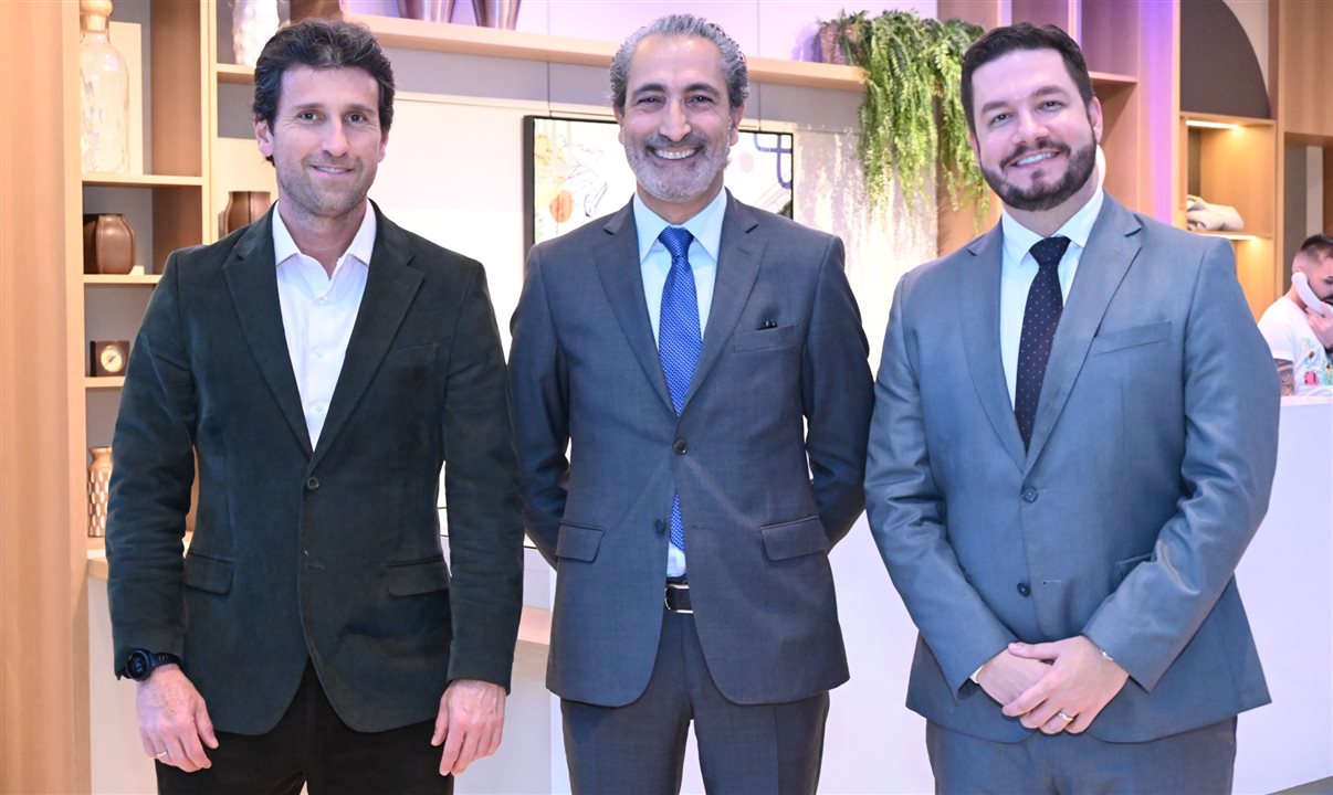 Fernando Gagliardi, diretor de Vendas da Meliá para a América Latina, Victor Donmez, diretor geral da Meliá para a América Latina, e Thiago Vieira, gerente geral do Innside by Meliá São Paulo Higienópolis
