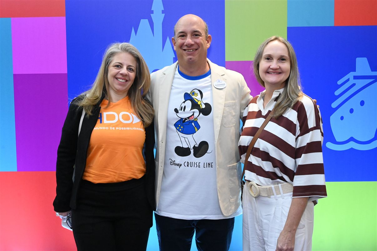 Ian de Palma, Isabella Gueller, Thais Ramos, Manuela Gentil Bopp, Alexander Haim, Lisa Smith, Juliana Belloti e Ana Luíza Teixeira, da Disney Destinations