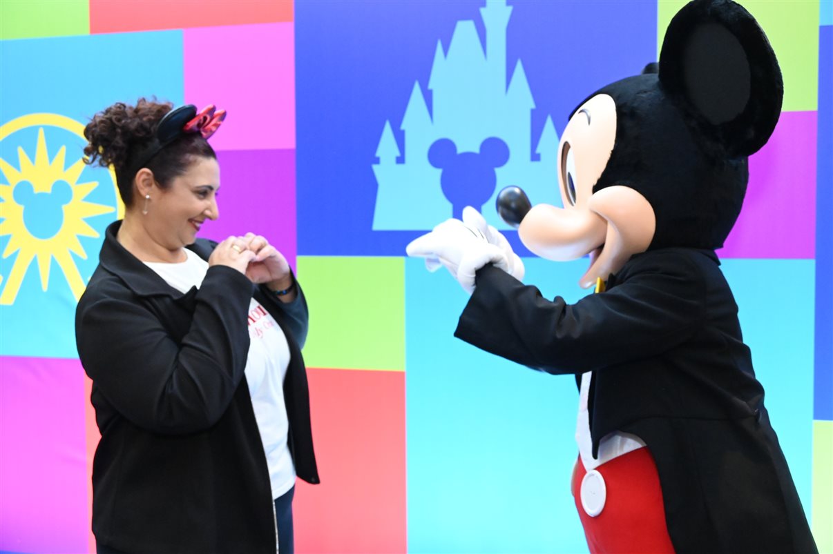 Ian de Palma, Isabella Gueller, Thais Ramos, Manuela Gentil Bopp, Alexander Haim, Lisa Smith, Juliana Belloti e Ana Luíza Teixeira, da Disney Destinations