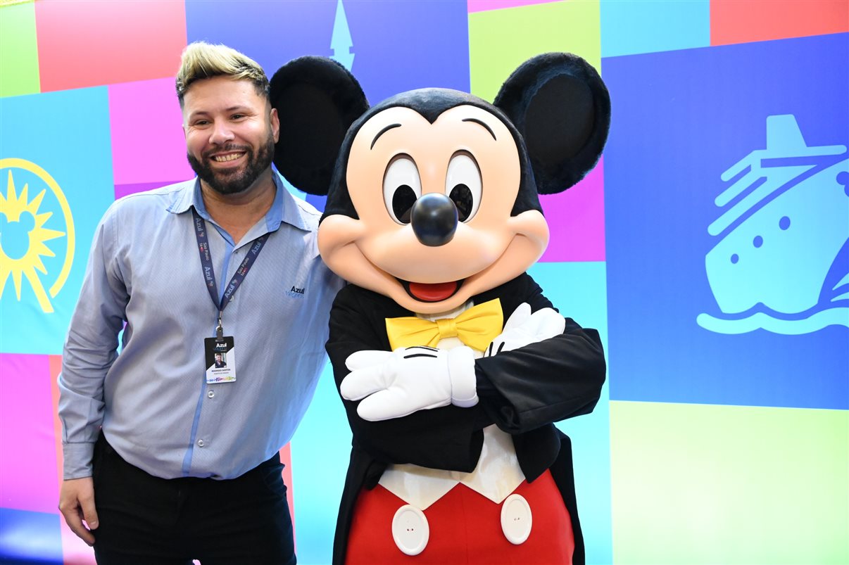 Ian de Palma, Isabella Gueller, Thais Ramos, Manuela Gentil Bopp, Alexander Haim, Lisa Smith, Juliana Belloti e Ana Luíza Teixeira, da Disney Destinations