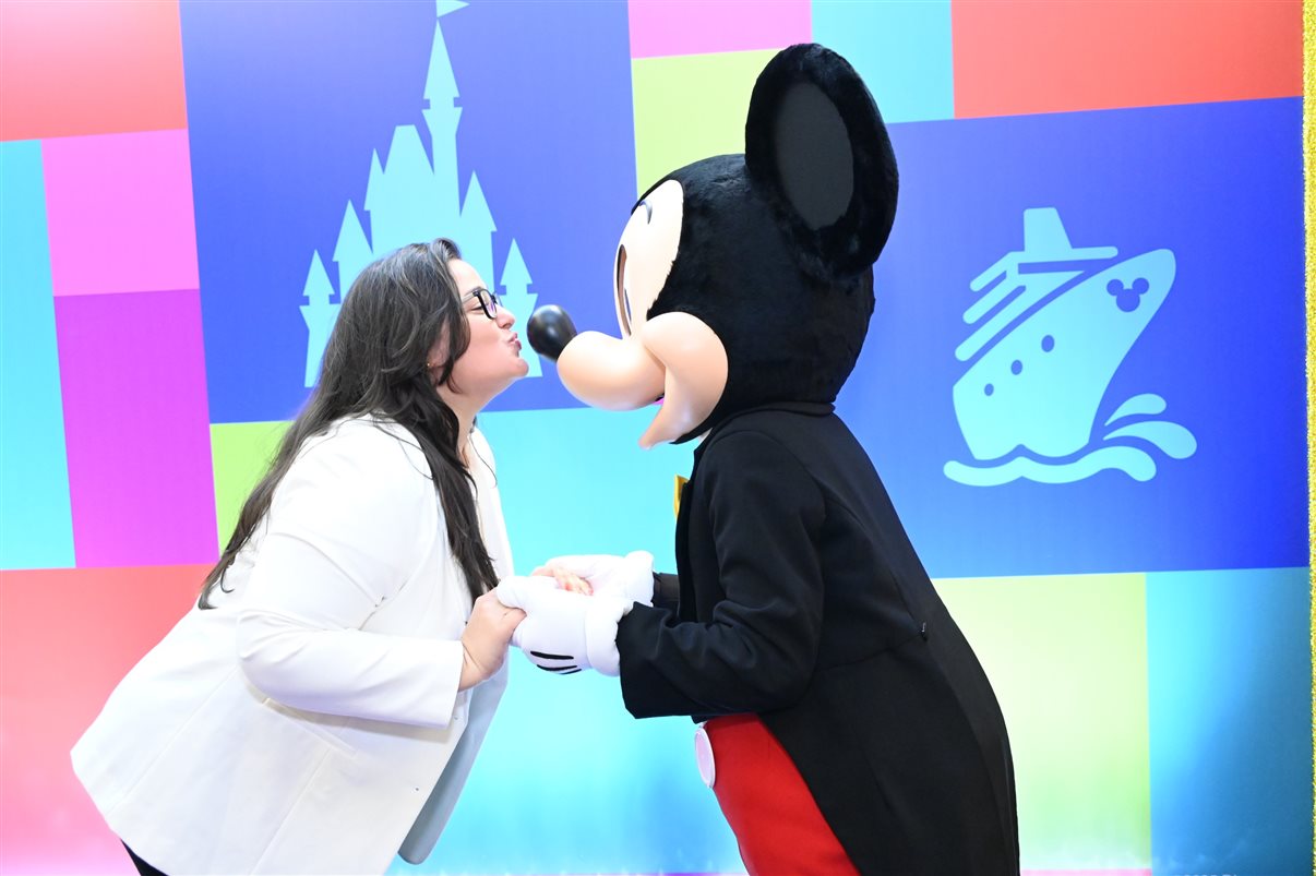 Ian de Palma, Isabella Gueller, Thais Ramos, Manuela Gentil Bopp, Alexander Haim, Lisa Smith, Juliana Belloti e Ana Luíza Teixeira, da Disney Destinations