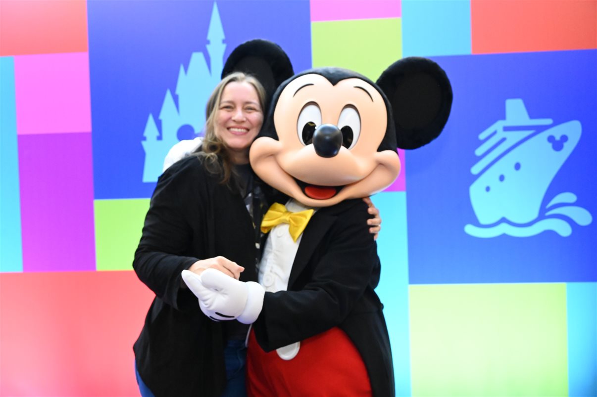 Ian de Palma, Isabella Gueller, Thais Ramos, Manuela Gentil Bopp, Alexander Haim, Lisa Smith, Juliana Belloti e Ana Luíza Teixeira, da Disney Destinations