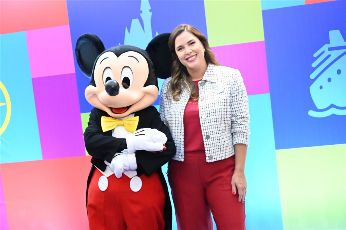 Ian de Palma, Isabella Gueller, Thais Ramos, Manuela Gentil Bopp, Alexander Haim, Lisa Smith, Juliana Belloti e Ana Luíza Teixeira, da Disney Destinations