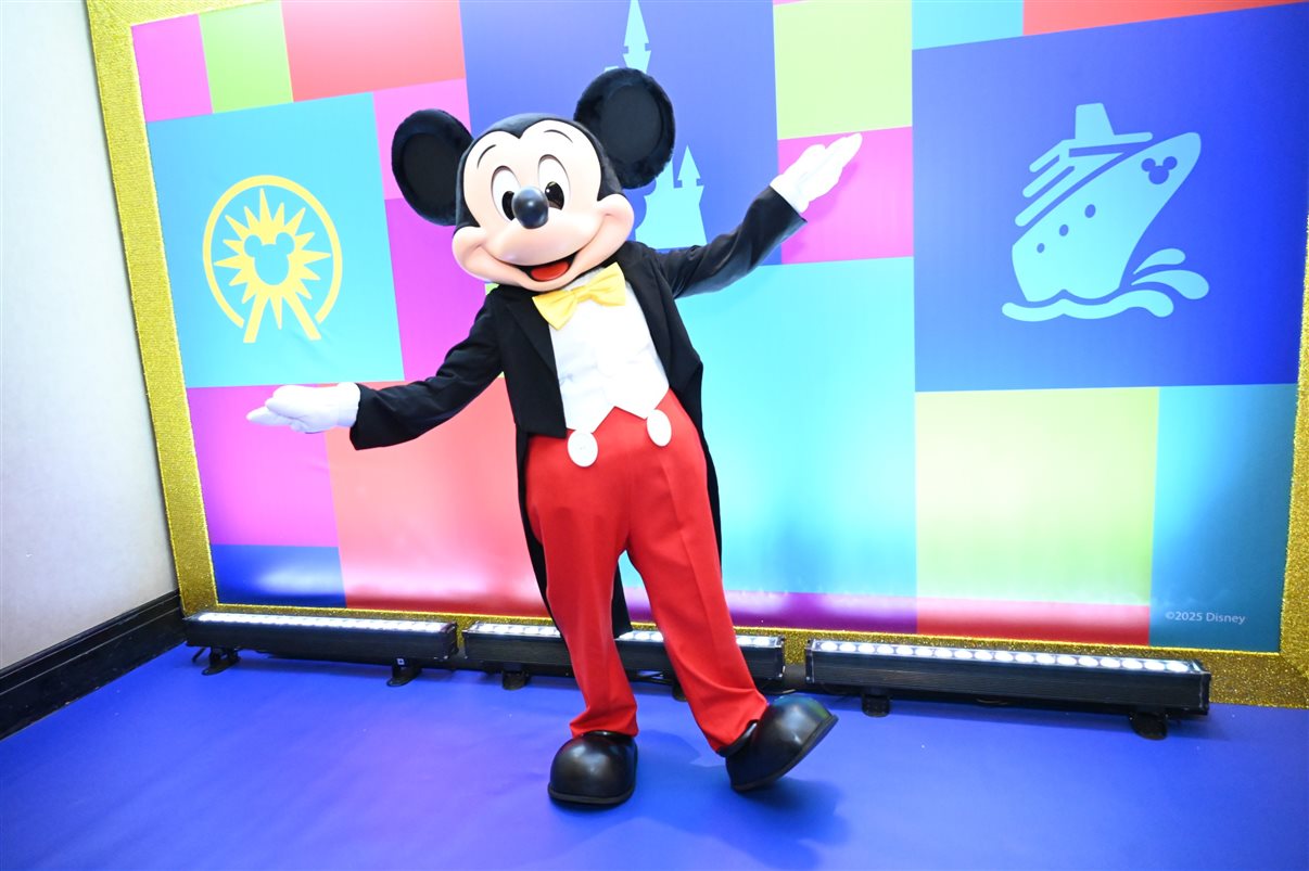 Ian de Palma, Isabella Gueller, Thais Ramos, Manuela Gentil Bopp, Alexander Haim, Lisa Smith, Juliana Belloti e Ana Luíza Teixeira, da Disney Destinations