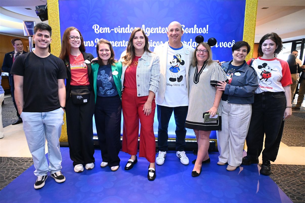 Ian de Palma, Isabella Gueller, Thais Ramos, Manuela Gentil Bopp, Alexander Haim, Lisa Smith, Juliana Belloti e Ana Luíza Teixeira, da Disney Destinations