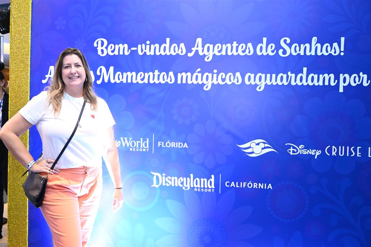 Ian de Palma, Isabella Gueller, Thais Ramos, Manuela Gentil Bopp, Alexander Haim, Lisa Smith, Juliana Belloti e Ana Luíza Teixeira, da Disney Destinations