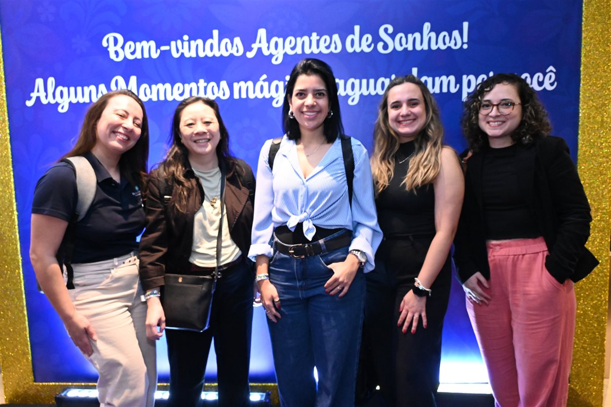 Ian de Palma, Isabella Gueller, Thais Ramos, Manuela Gentil Bopp, Alexander Haim, Lisa Smith, Juliana Belloti e Ana Luíza Teixeira, da Disney Destinations