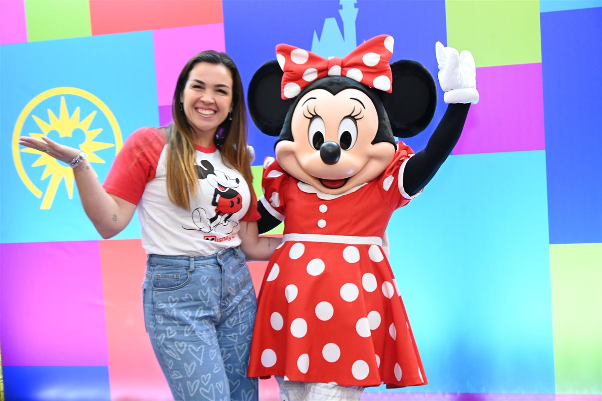 Ian de Palma, Isabella Gueller, Thais Ramos, Manuela Gentil Bopp, Alexander Haim, Lisa Smith, Juliana Belloti e Ana Luíza Teixeira, da Disney Destinations