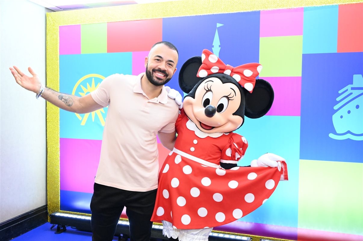 Ian de Palma, Isabella Gueller, Thais Ramos, Manuela Gentil Bopp, Alexander Haim, Lisa Smith, Juliana Belloti e Ana Luíza Teixeira, da Disney Destinations