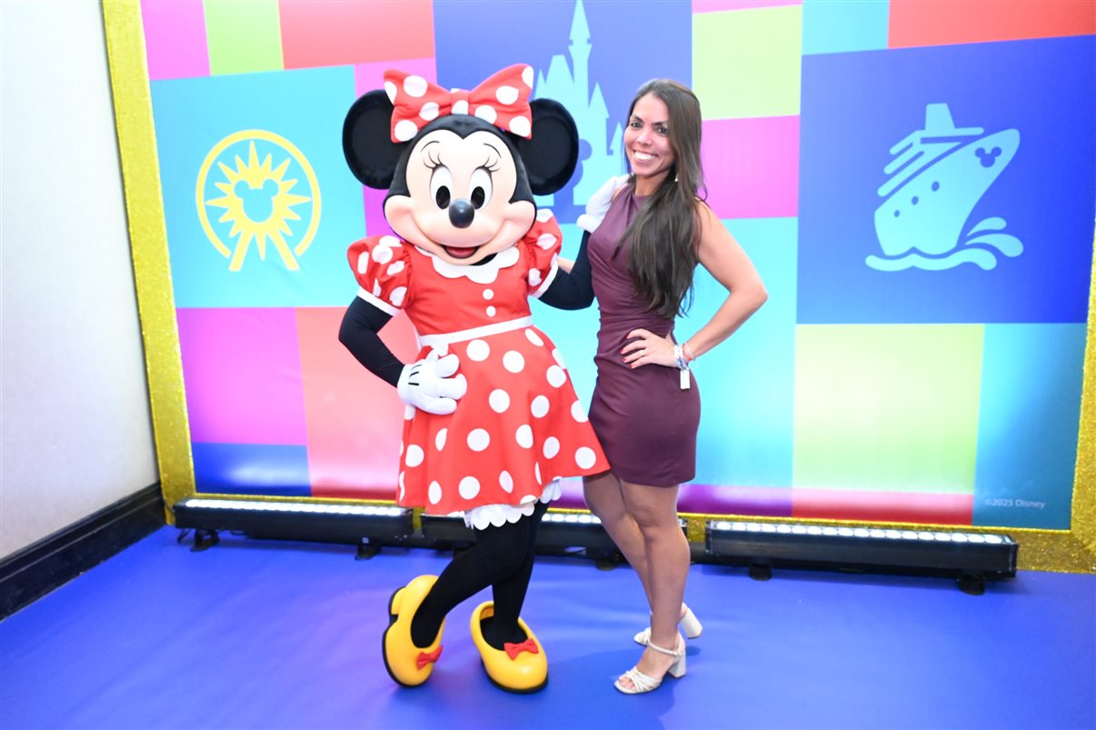 Ian de Palma, Isabella Gueller, Thais Ramos, Manuela Gentil Bopp, Alexander Haim, Lisa Smith, Juliana Belloti e Ana Luíza Teixeira, da Disney Destinations