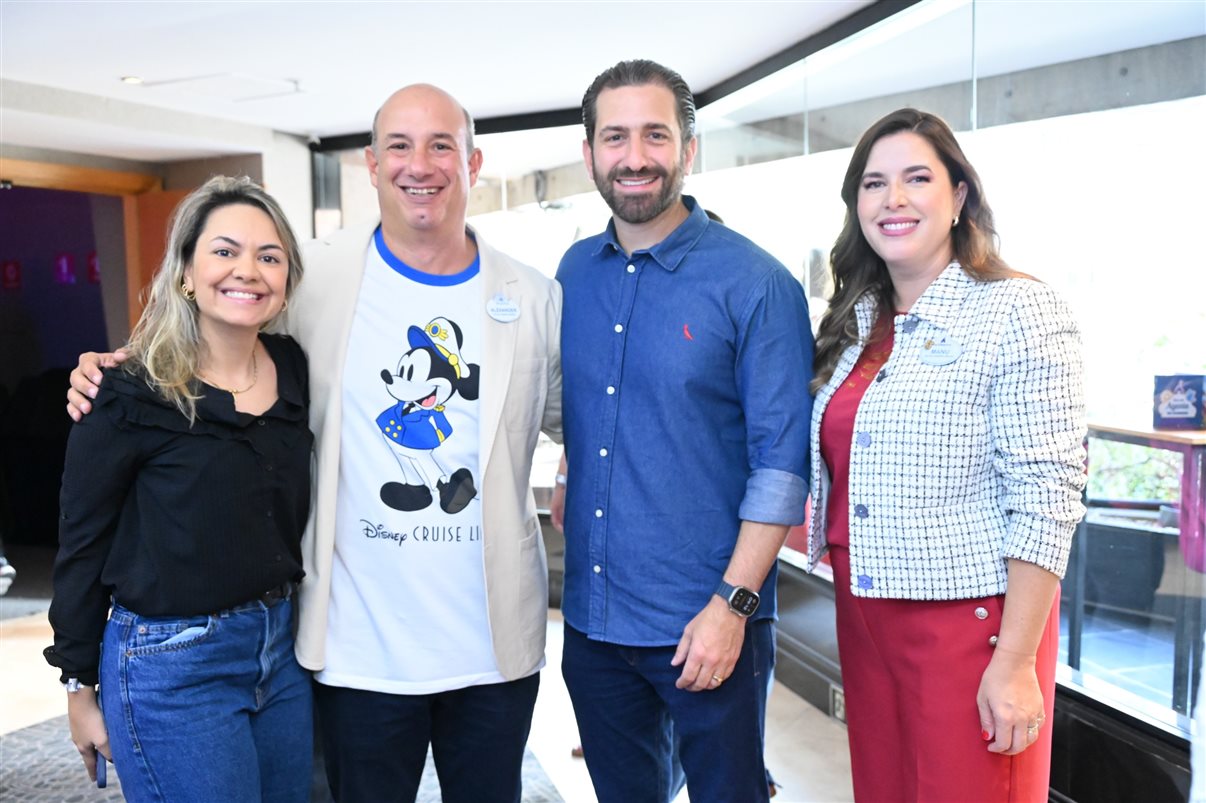 Ian de Palma, Isabella Gueller, Thais Ramos, Manuela Gentil Bopp, Alexander Haim, Lisa Smith, Juliana Belloti e Ana Luíza Teixeira, da Disney Destinations