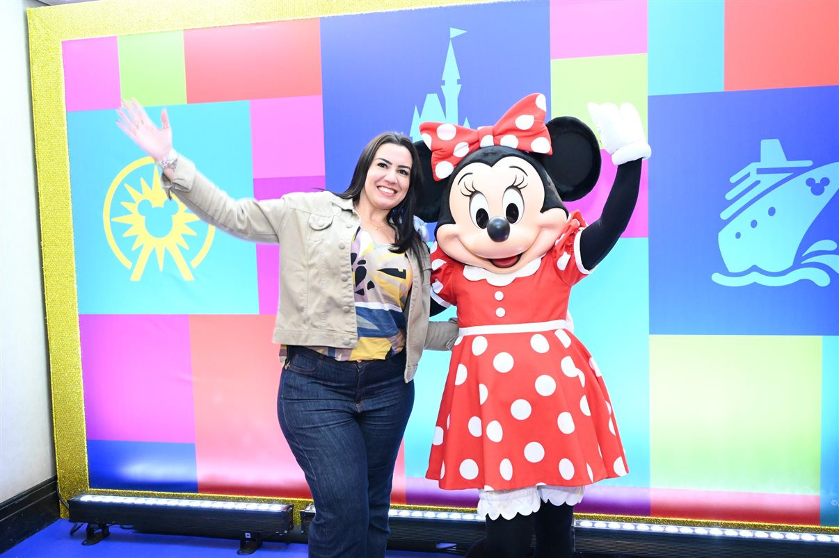 Ian de Palma, Isabella Gueller, Thais Ramos, Manuela Gentil Bopp, Alexander Haim, Lisa Smith, Juliana Belloti e Ana Luíza Teixeira, da Disney Destinations