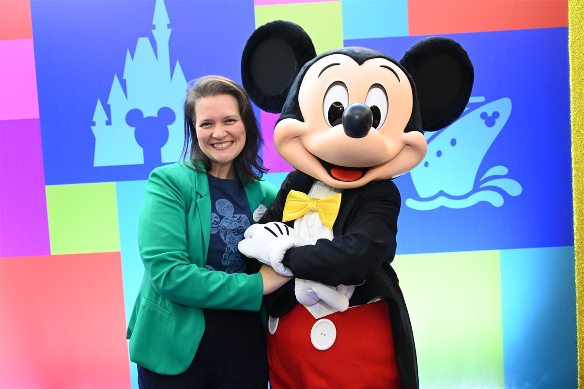 Ian de Palma, Isabella Gueller, Thais Ramos, Manuela Gentil Bopp, Alexander Haim, Lisa Smith, Juliana Belloti e Ana Luíza Teixeira, da Disney Destinations