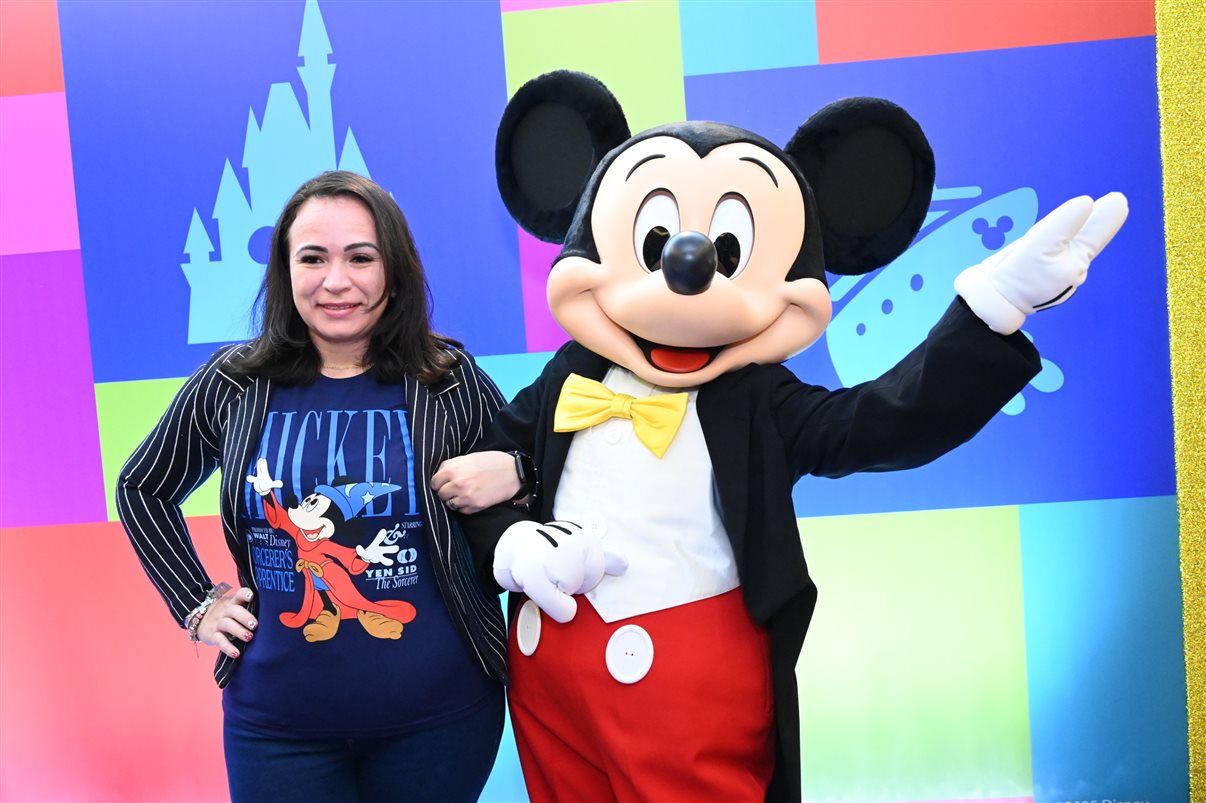 Ian de Palma, Isabella Gueller, Thais Ramos, Manuela Gentil Bopp, Alexander Haim, Lisa Smith, Juliana Belloti e Ana Luíza Teixeira, da Disney Destinations