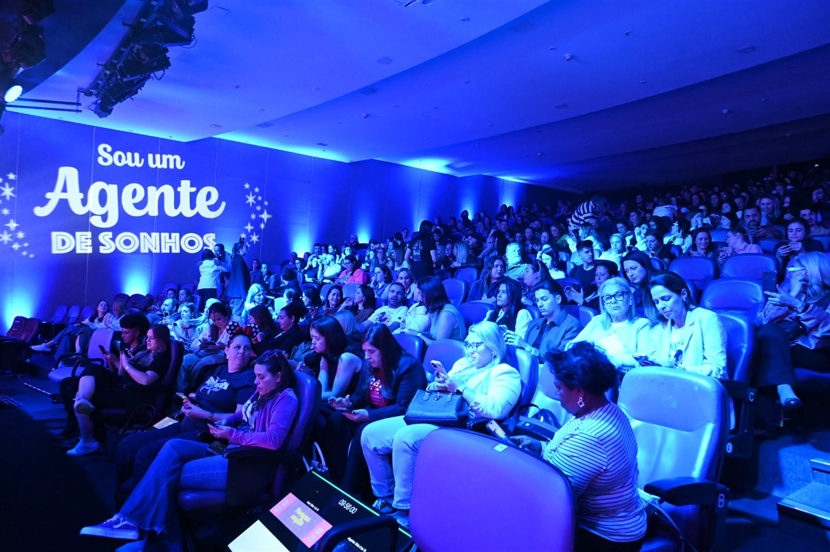 Ian de Palma, Isabella Gueller, Thais Ramos, Manuela Gentil Bopp, Alexander Haim, Lisa Smith, Juliana Belloti e Ana Luíza Teixeira, da Disney Destinations