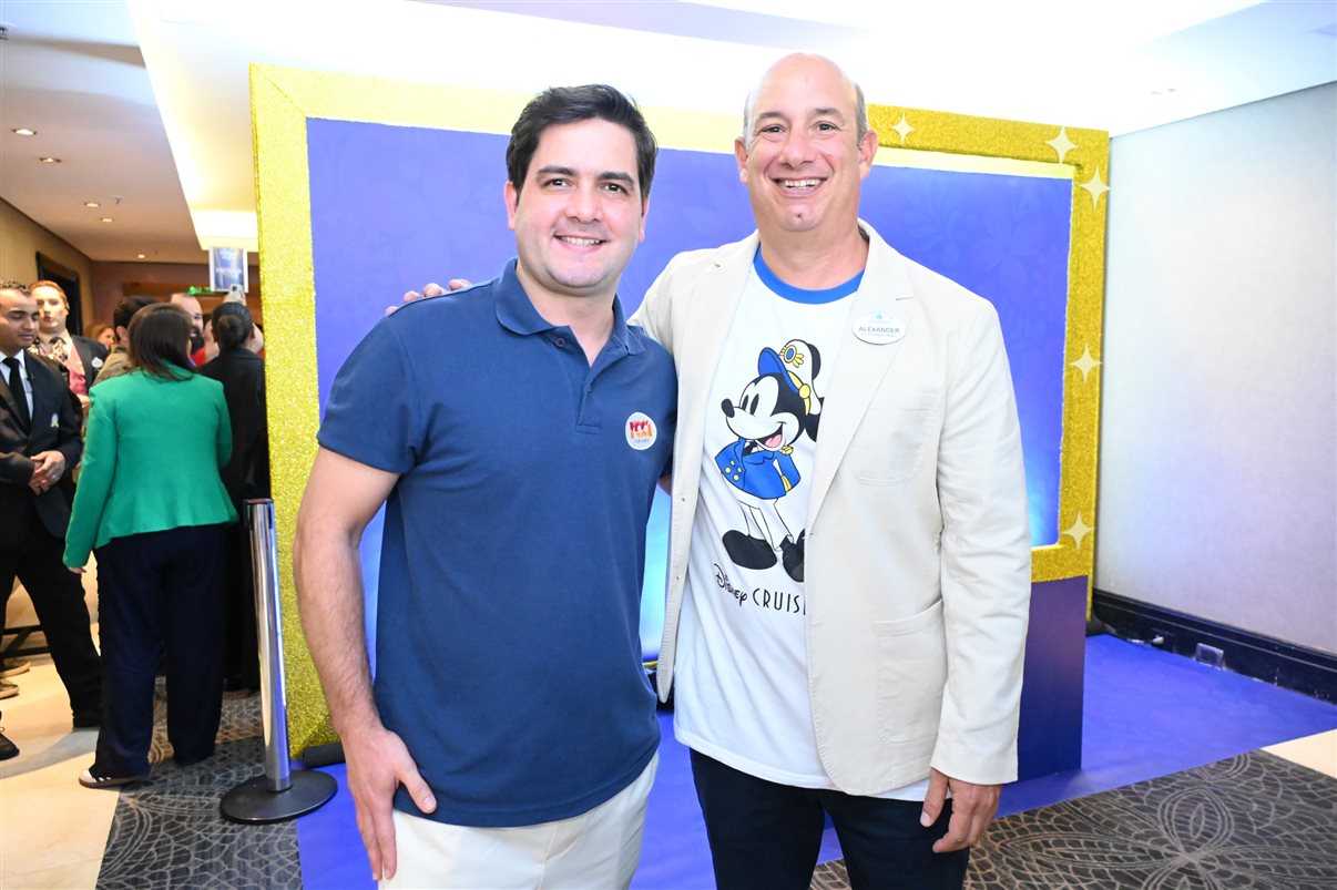 Ian de Palma, Isabella Gueller, Thais Ramos, Manuela Gentil Bopp, Alexander Haim, Lisa Smith, Juliana Belloti e Ana Luíza Teixeira, da Disney Destinations