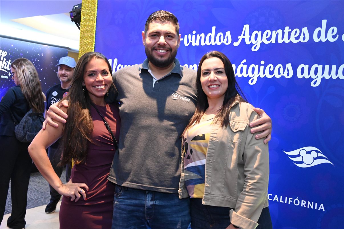 Ian de Palma, Isabella Gueller, Thais Ramos, Manuela Gentil Bopp, Alexander Haim, Lisa Smith, Juliana Belloti e Ana Luíza Teixeira, da Disney Destinations