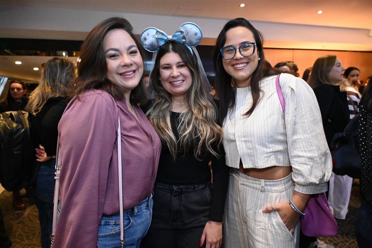 Ian de Palma, Isabella Gueller, Thais Ramos, Manuela Gentil Bopp, Alexander Haim, Lisa Smith, Juliana Belloti e Ana Luíza Teixeira, da Disney Destinations