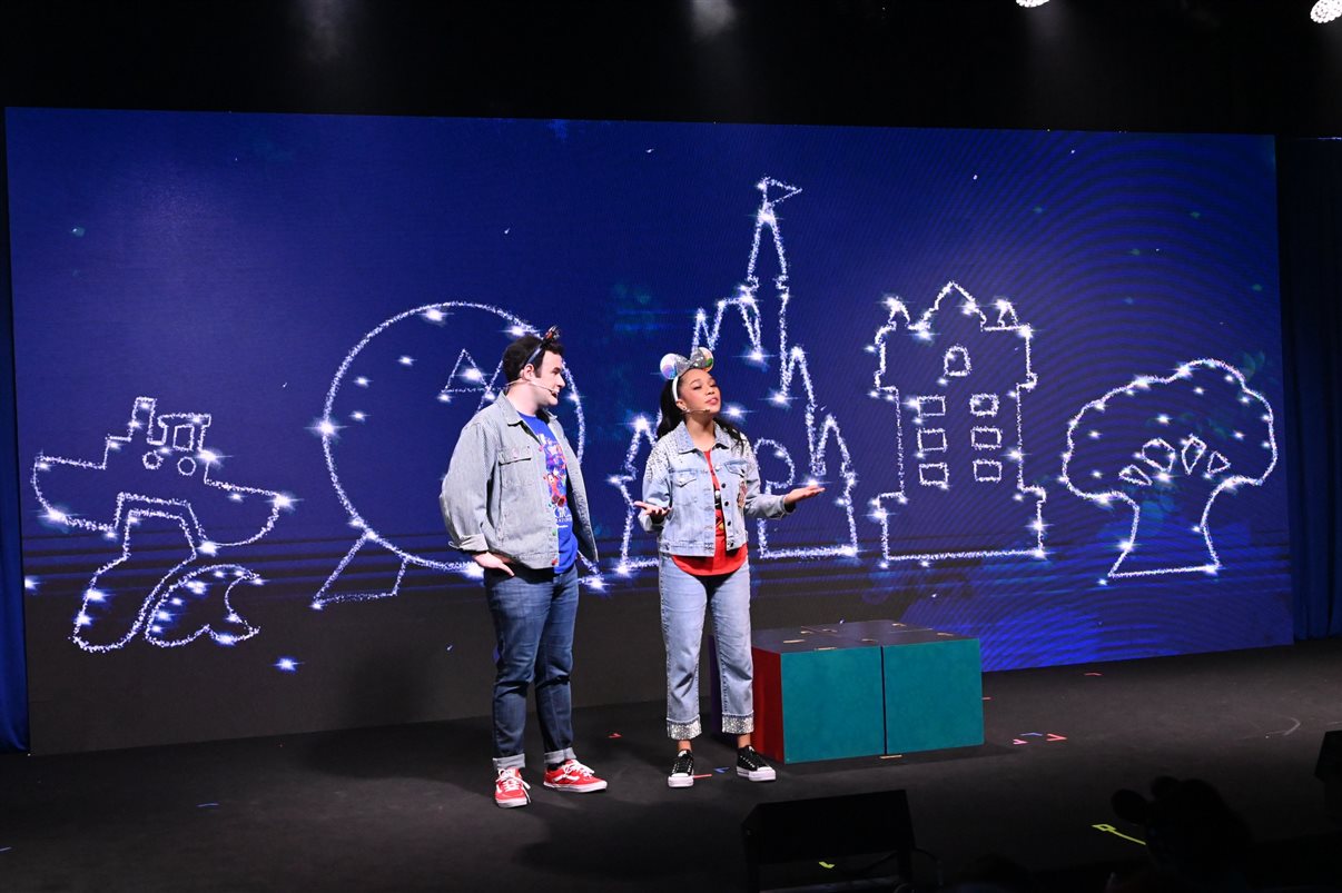 Mickey e Minnie Mouse encantaram os participantes do evento