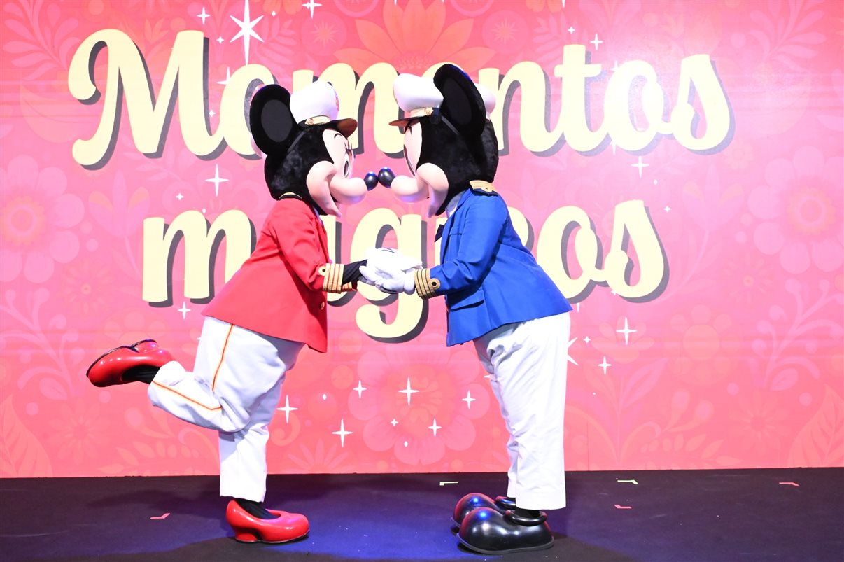 Mickey e Minnie Mouse encantaram os participantes do evento