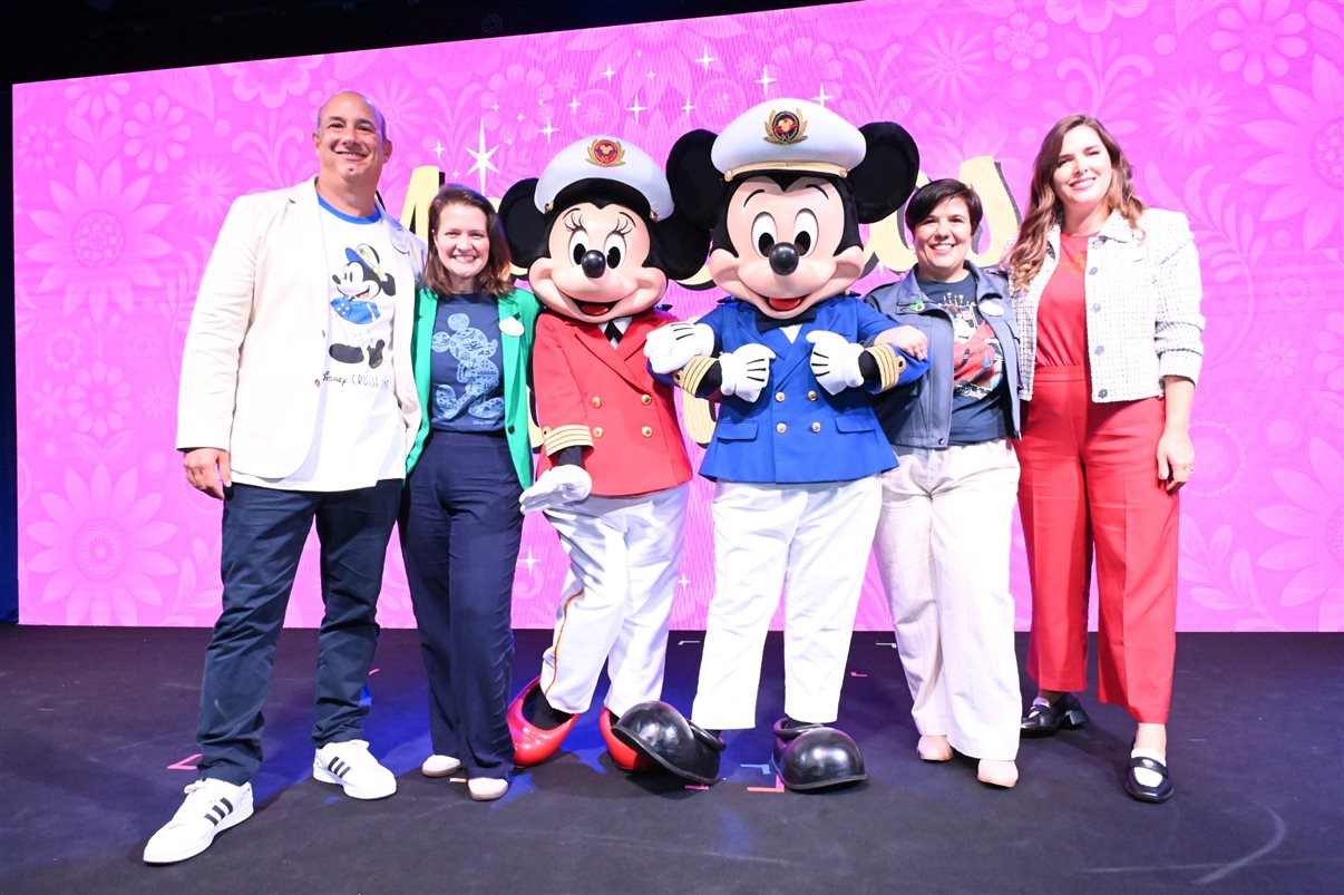 Mickey e Minnie Mouse encantaram os participantes do evento