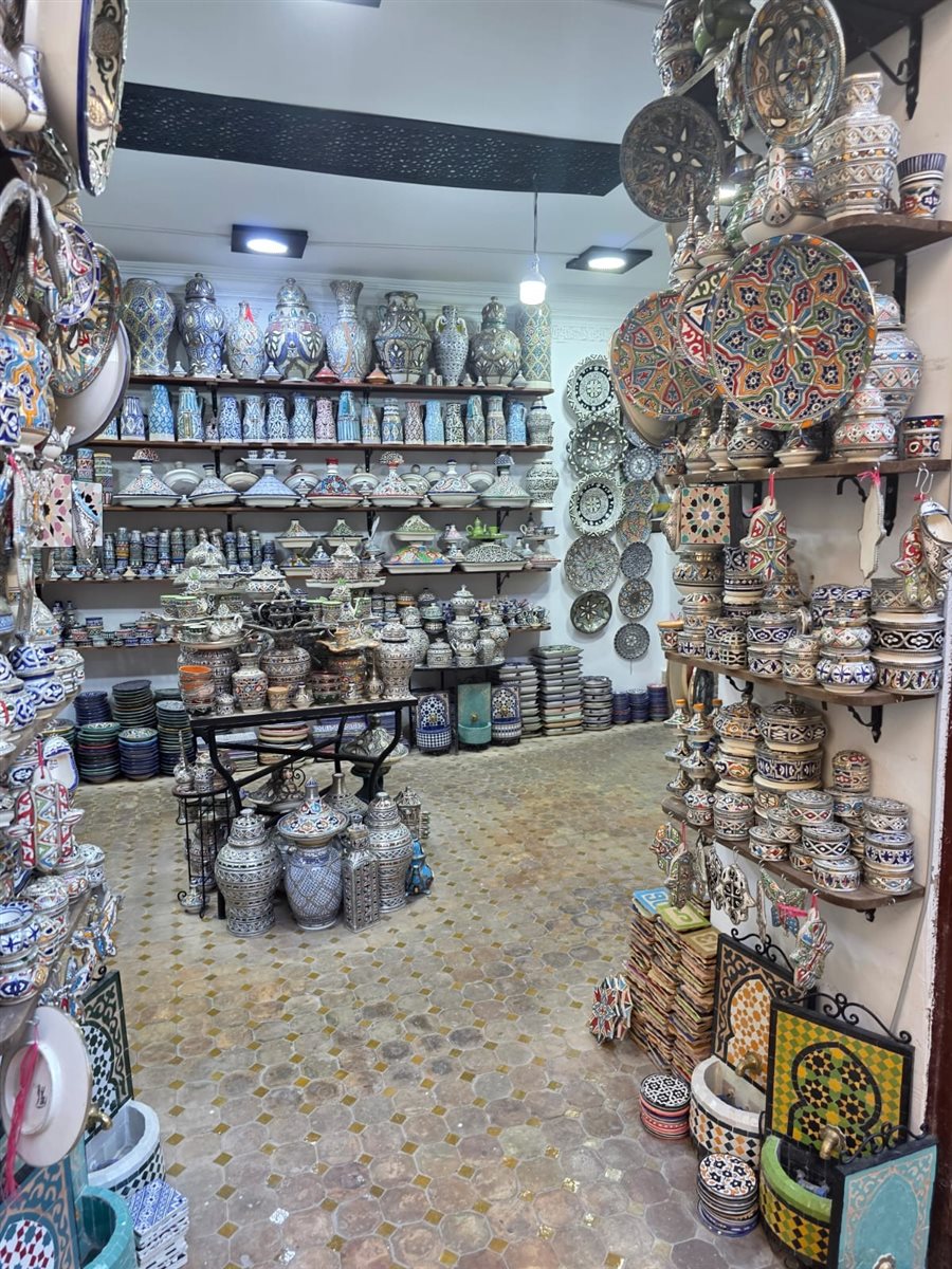 Fez é uma cidade cheia de ruas estreitas...