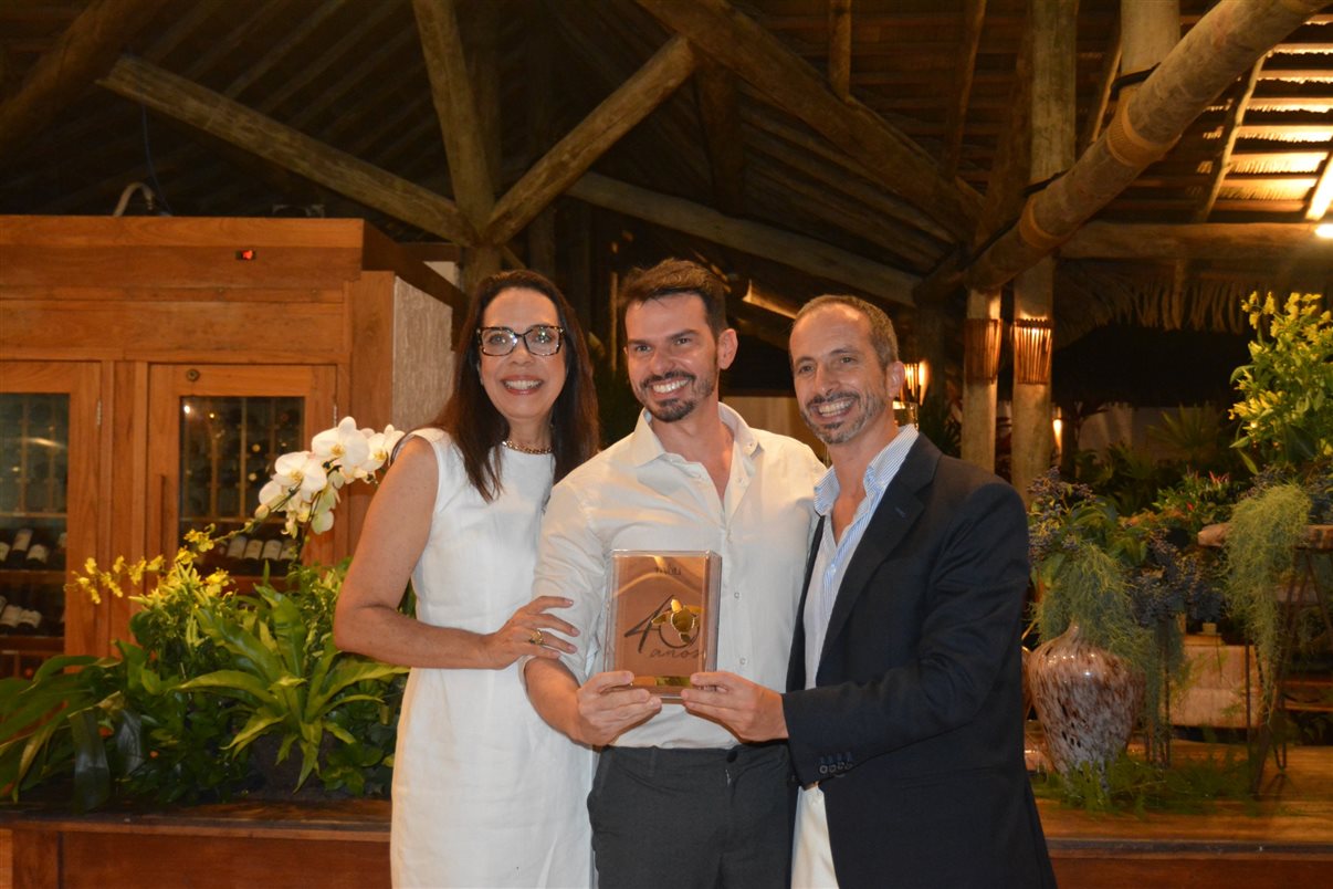 Flavio Louro, da EHTL, entre Maria Helena Santana e João Corte-Real, do Tivoli