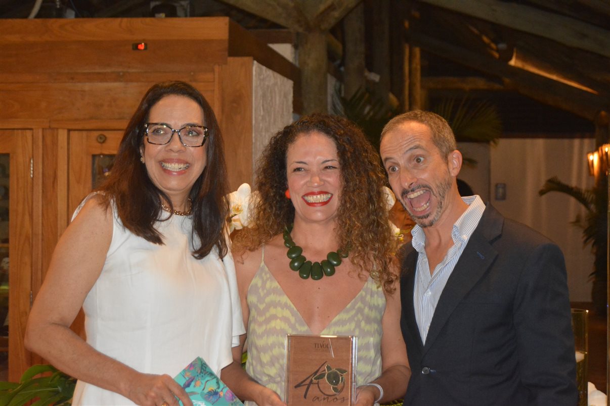 Flavio Louro, da EHTL, entre Maria Helena Santana e João Corte-Real, do Tivoli