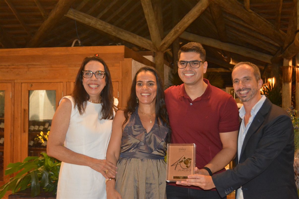 Flavio Louro, da EHTL, entre Maria Helena Santana e João Corte-Real, do Tivoli