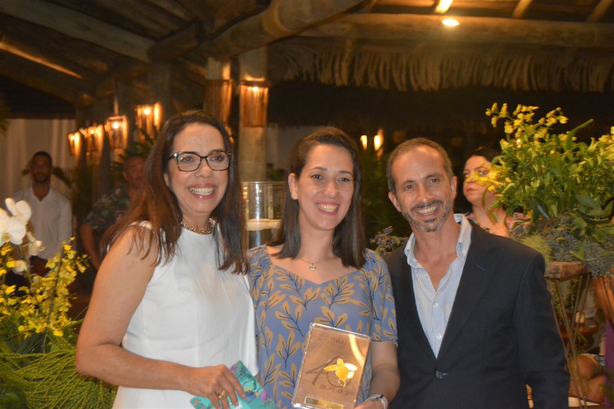 Flavio Louro, da EHTL, entre Maria Helena Santana e João Corte-Real, do Tivoli